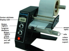 Dispenser automat de etichete autoadezive